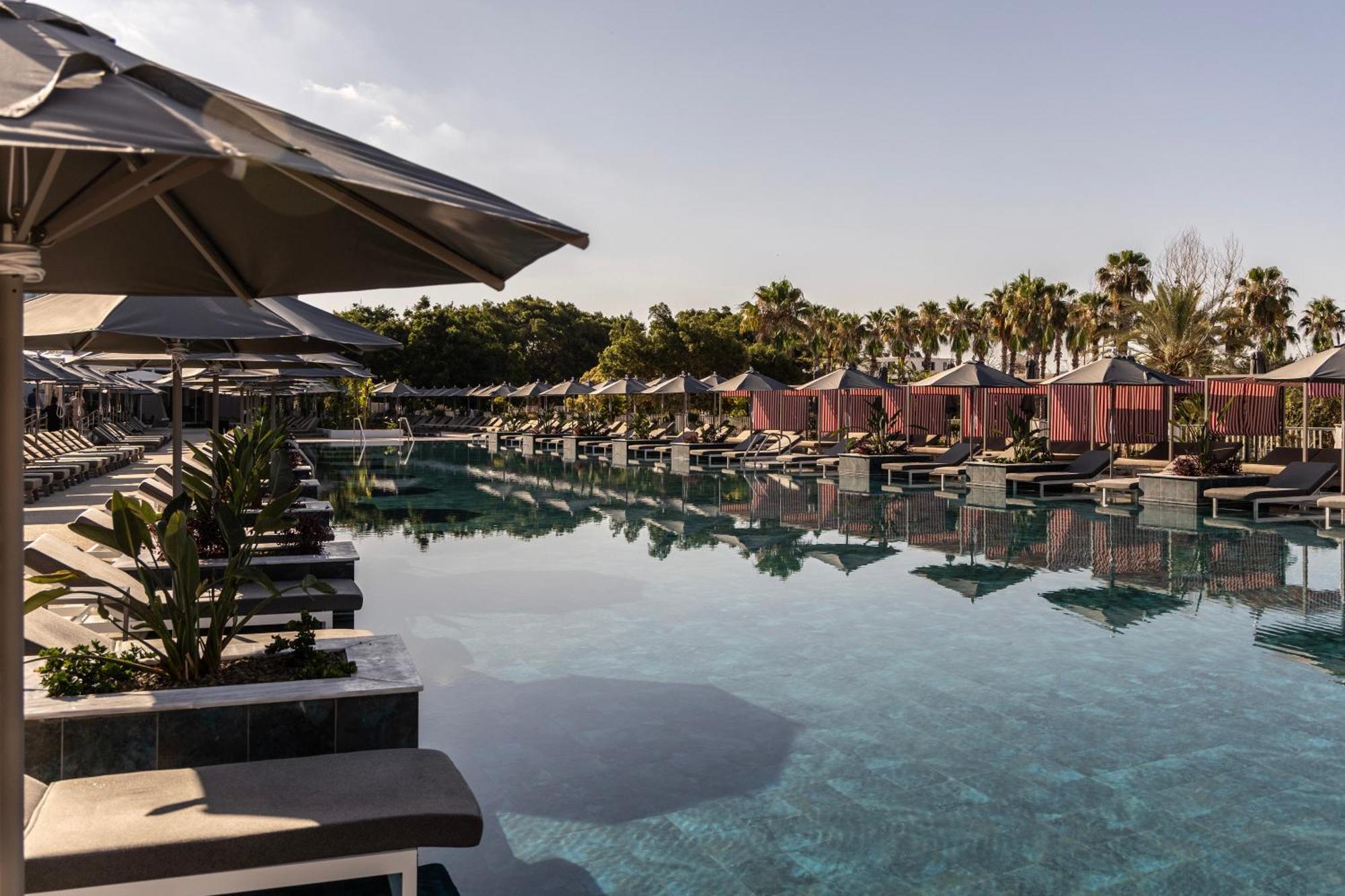 Cali Resort & Spa Designed For Adults By Louis Hotels Пея Екстериор снимка