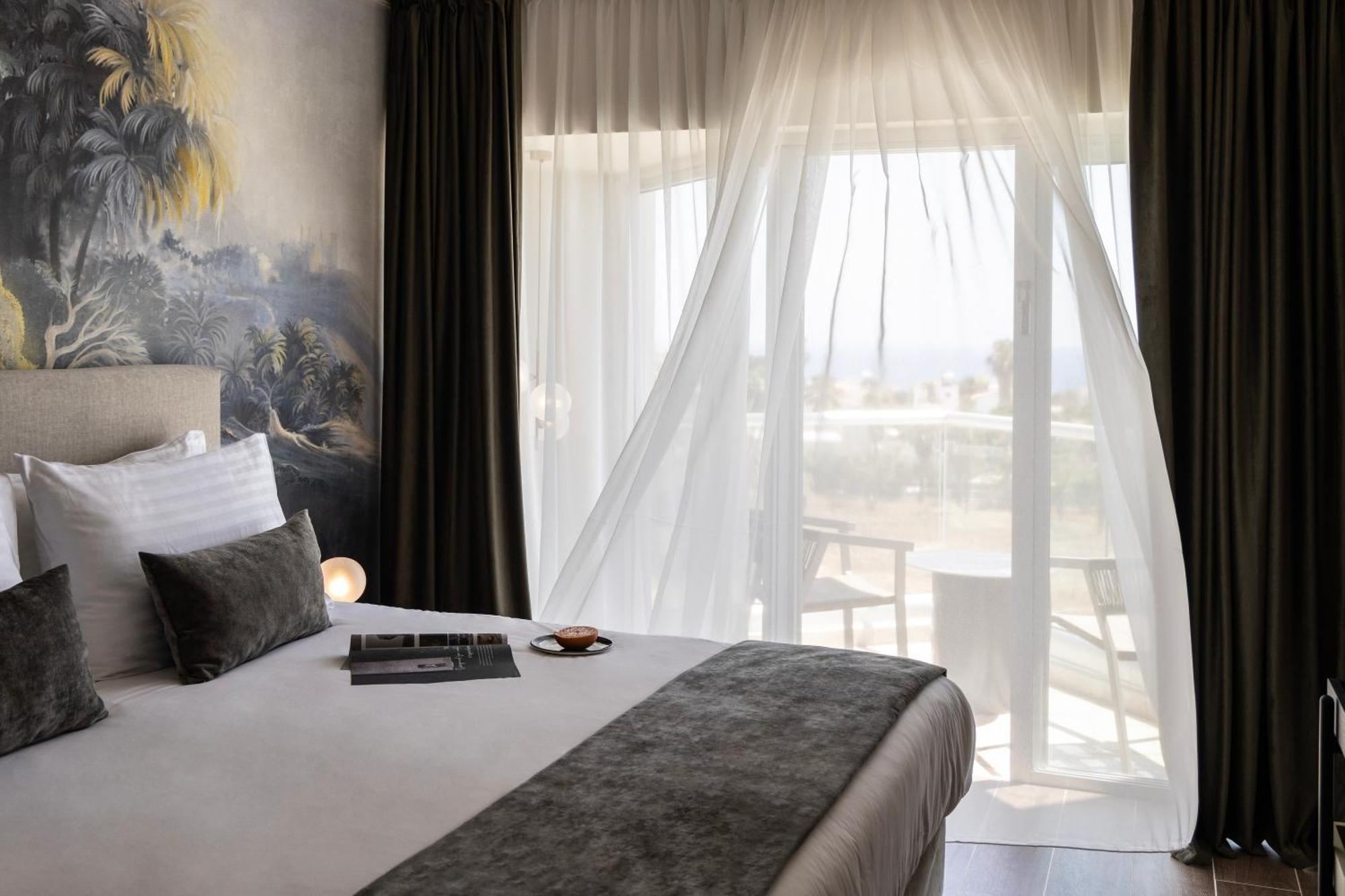 Cali Resort & Spa Designed For Adults By Louis Hotels Пея Екстериор снимка