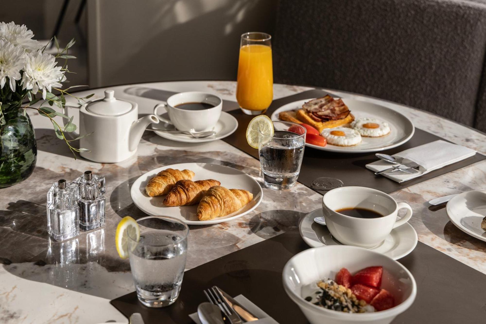 Cali Resort & Spa Designed For Adults By Louis Hotels Пея Екстериор снимка